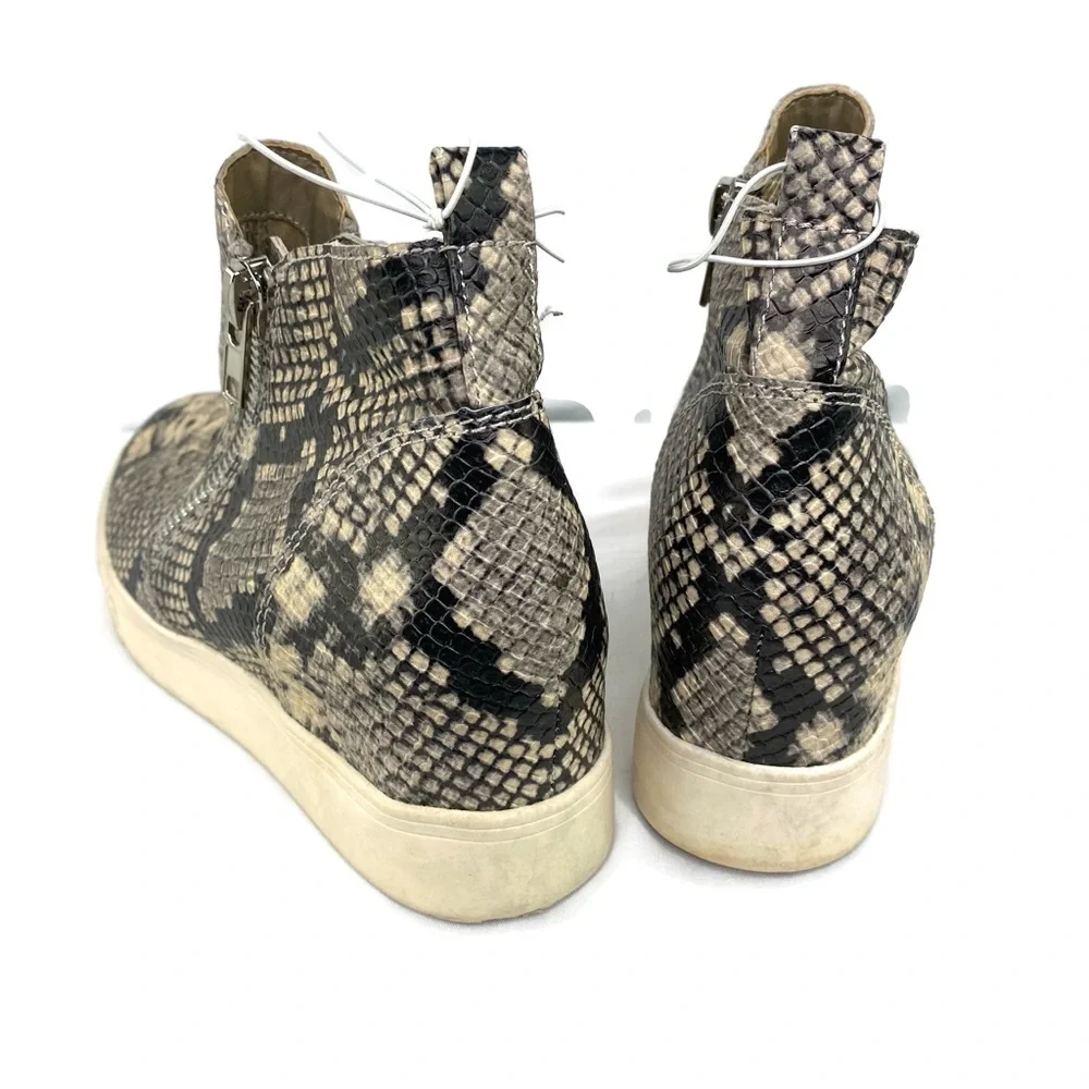 Steve Madden Zip Wedge Snake Skin Print Sneakers Round Toe Like New size 8